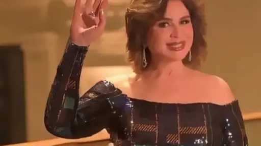 إلهام شاهين تتألق بإطلالة جذابة من مهرجان البحر الأحمر السينمائي