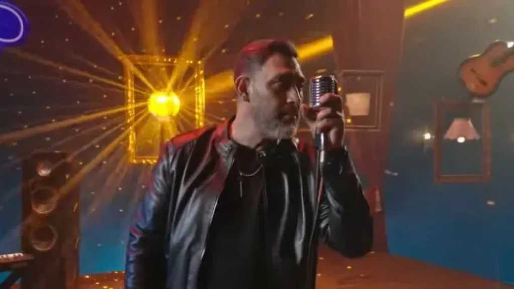 عمرو مصطفى يتصدّر الترند بأغنية “ ويواصل حصد الجوائز في 2025