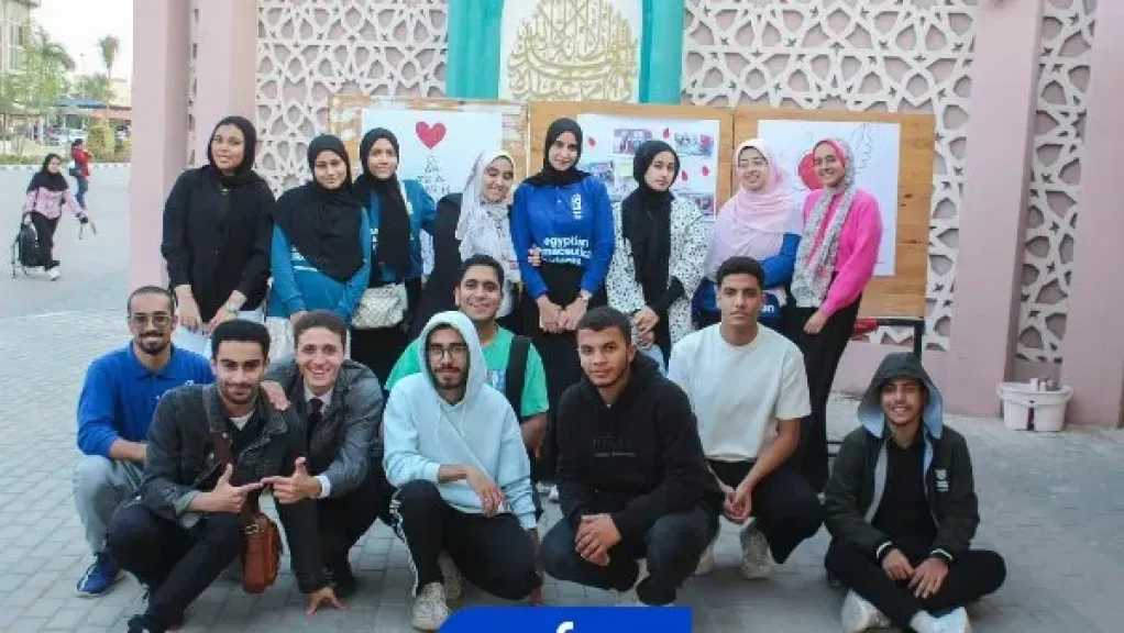 طلاب الصيدلة ينظمون حملة للتبرع بالدم بالتعاون مع بنك الزقازيق