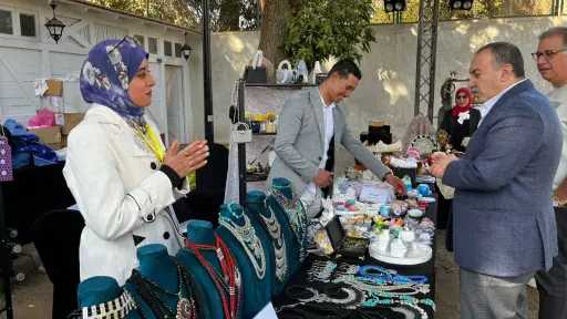 محافظ أسيوط يتفقد معرض الحرف اليدوية لدعم الأسر المنتجة