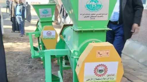 الزراعة توزع 400 فراطة ذرة مُعاد تأهيلها لصغار... الزراعة توزع 400 فراطة ذرة مُعاد تأهيلها لصغار المزارعين