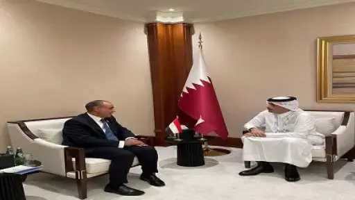 وزير الخارجية يلتقي رئيس مجلس الوزراء وزير الخارجية القطري في الدوحة