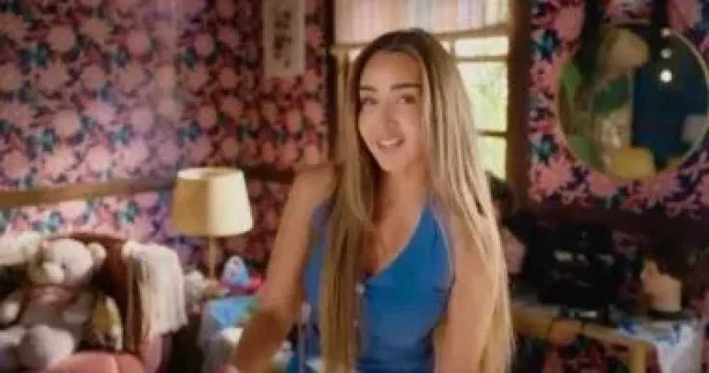 هنا الزاهد تهنئ هدى المفتي بعيد ميلادها