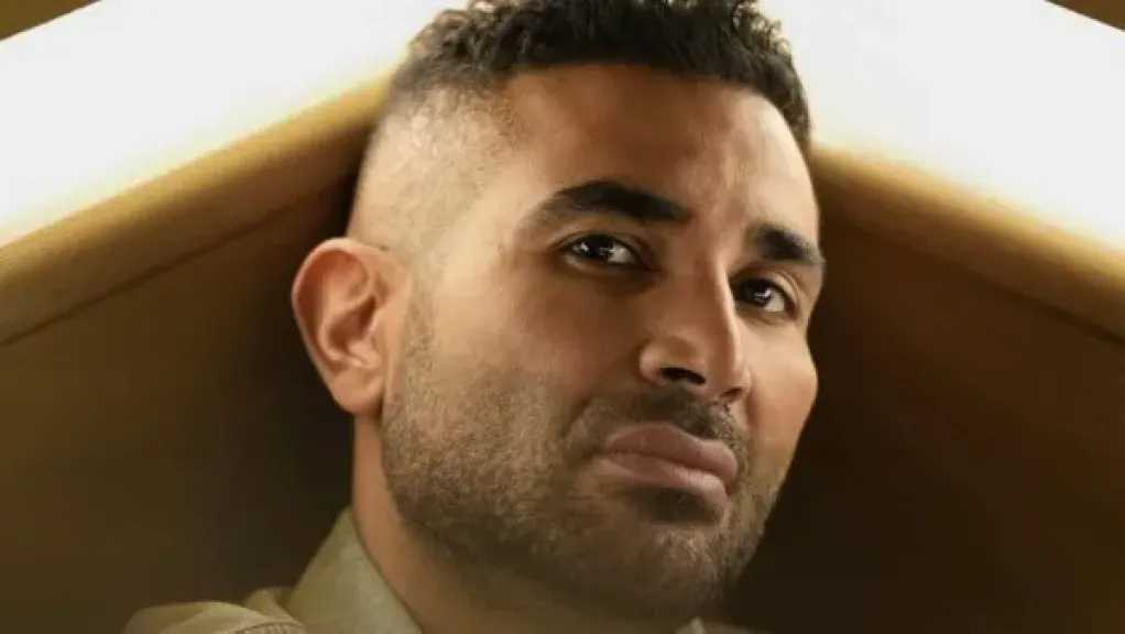 أحمد سعد يعلق بسخرية على صورته مع شيرين وحسام حبيب