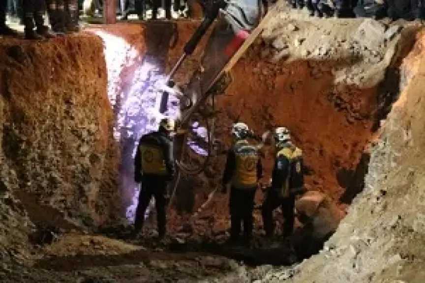 بعد عمل 11 ساعة.. إنقاذ الطفلة شذى حية من بئر عميقة في إدلب