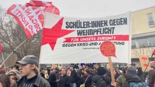 احتجاجات طلابية واسعة في ألمانيا على قانون الخدمة... احتجاجات طلابية واسعة في ألمانيا على قانون الخدمة العسكرية الجديد