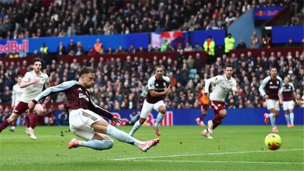 آرسنال يسقط أمام أستون فيلا في عقر داره ويهدي الفريق وصافة الدوري