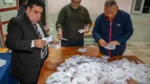 الحصر العددي يسفر عن جولة إعادة بين 3... الحصر العددي يسفر عن جولة إعادة بين 3 مرشحين مستقلين ومرشح حزب النور لحجز مقعدي إيتاي البارودي بالبحيرة