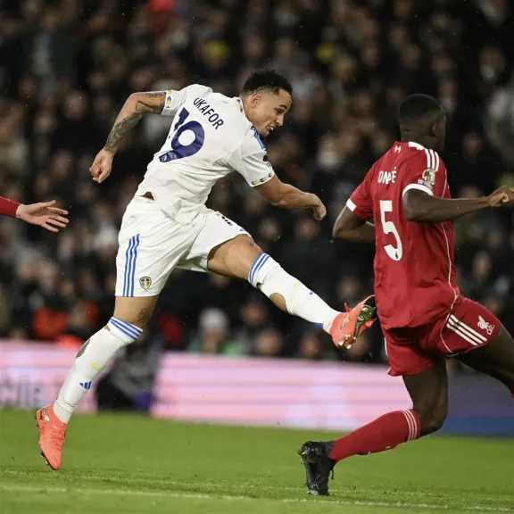 تحت أنظار محمد صلاح، ليفربول يتعادل سلبيا أمام ليدز بالشوط الأول