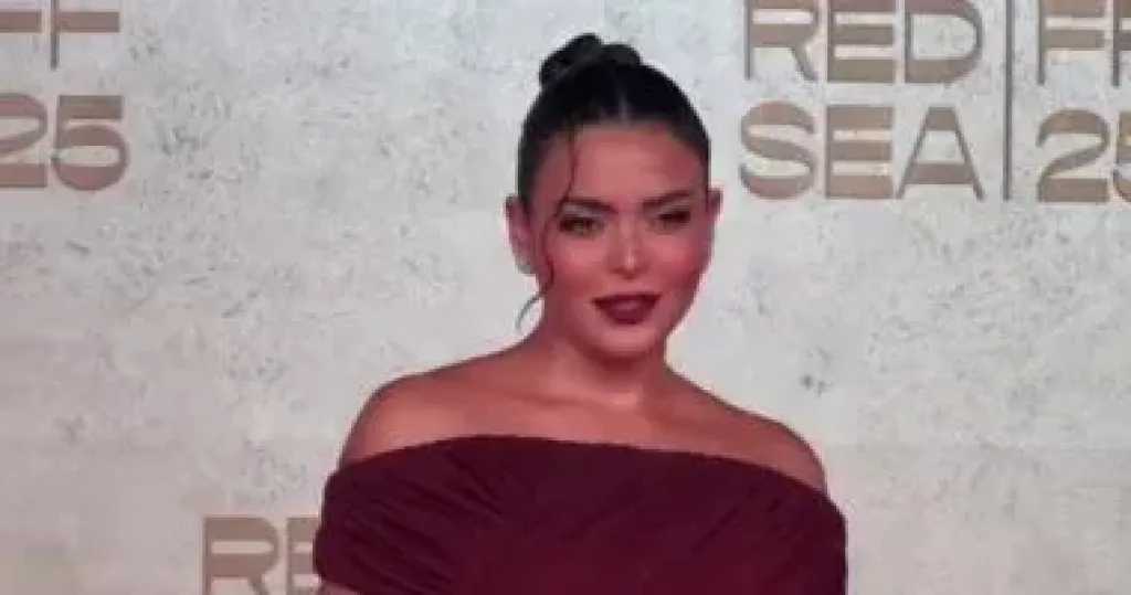 أسماء جلال وصبا مبارك وحسن الرداد على السجادة الحمراء لمهرجان البحر الأحمر