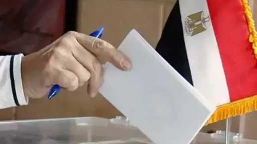 ضبط موظف قام بتصوير فيديو مزعوم عن تلقي... ضبط موظف قام بتصوير فيديو مزعوم عن تلقي مبالغ مالية خلال الانتخابات