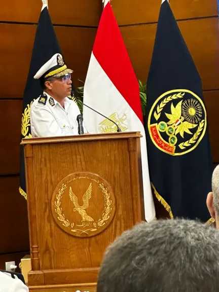 كسر ماسورة يتسبب في كثافات مرورية بالبحر الأعظم أمام القرية الفرعونية