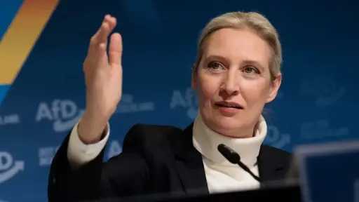 الشرطة الألمانية تنتقد زعيمة حزب البديل بعد تشبيهها... الشرطة الألمانية تنتقد زعيمة حزب البديل بعد تشبيهها جهاز حماية الدستور بجهاز شتازي