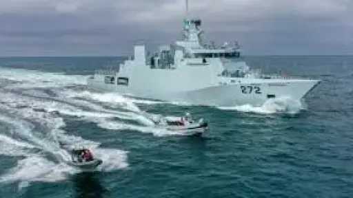 البحرية الباكستانية تصادر 1500 كيلوجرام من المخدرات بقيمة... البحرية الباكستانية تصادر 1500 كيلوجرام من المخدرات بقيمة تقارب 3 ملايين دولار في بحر العرب