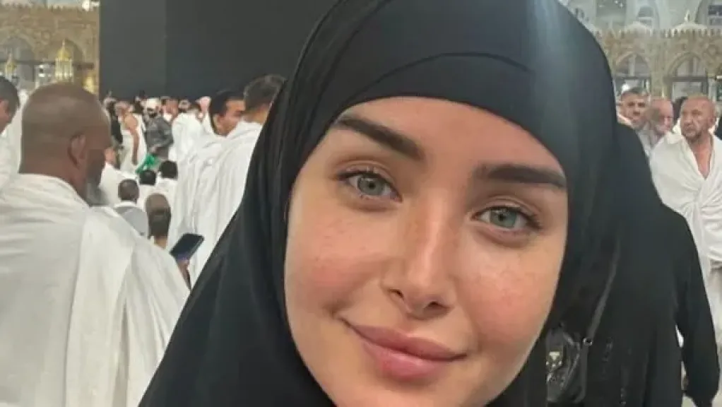 هنا الزاهد 