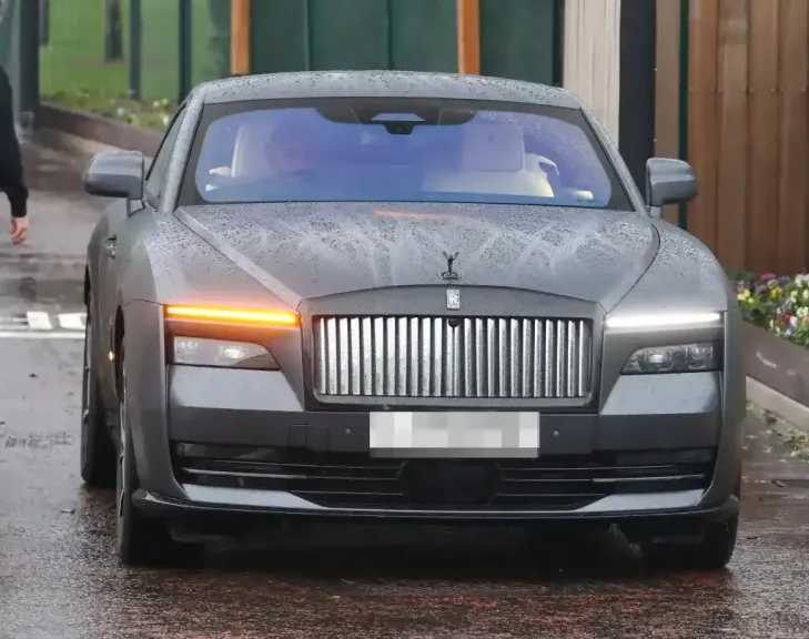 رولز رويس محمد صلاح تخرج من المران محمّلة بالأسئلة: هل يقترب من نهاية رحلته مع ليفربول؟