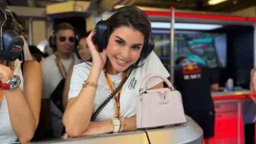 ياسمين صبري تستعرض جمالها في سباق الفورمولا بأبوظبي ياسمين صبري تستعرض جمالها في سباق الفورمولا بأبوظبي