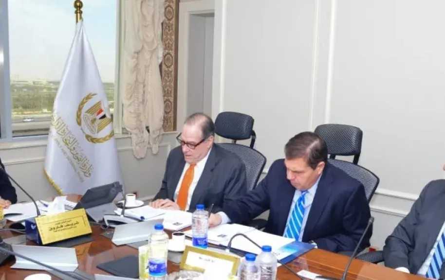 «التموين» تبحث مع «بلومبرج جرين» مقترحات التعاون في تطوير البنية التحتية لتخزين الحبوب