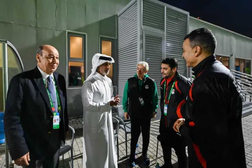 وزير الرياضة والشباب القطري يزور مران منتخب مصر قبل مواجهة الأردن في كأس العرب