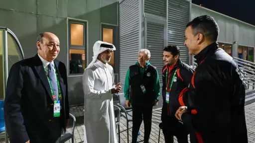وزير الرياضة والشباب القطري يزور مران منتخب مصر قبل مواجهة الأردن في كأس العرب