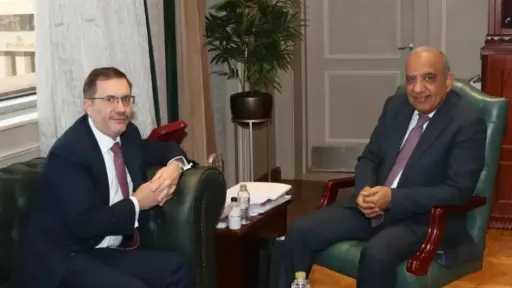 وزير الكهرباء يستقبل السفير البريطاني لبحث التعاون المشترك والتوسع بمجالات الطاقة المتجددة