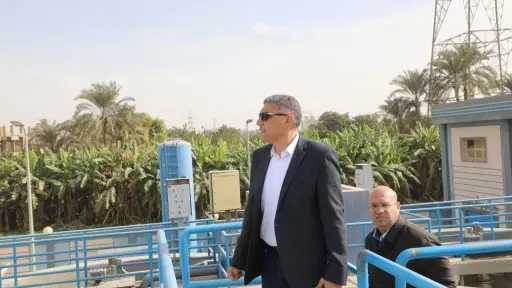 محافظ الجيزة يتفقد محطتي مياه الشرب ورفع الصرف الصحي بقري الفهميين والمشتل بمركز الصف