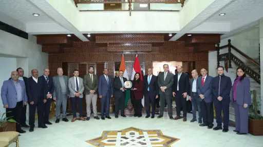 محافظ أسيوط يلتقي سفير مصر لدى الهند في... محافظ أسيوط يلتقي سفير مصر لدى الهند في مستهل زيارته لنيودلهي على رأس وفد اقتصادي