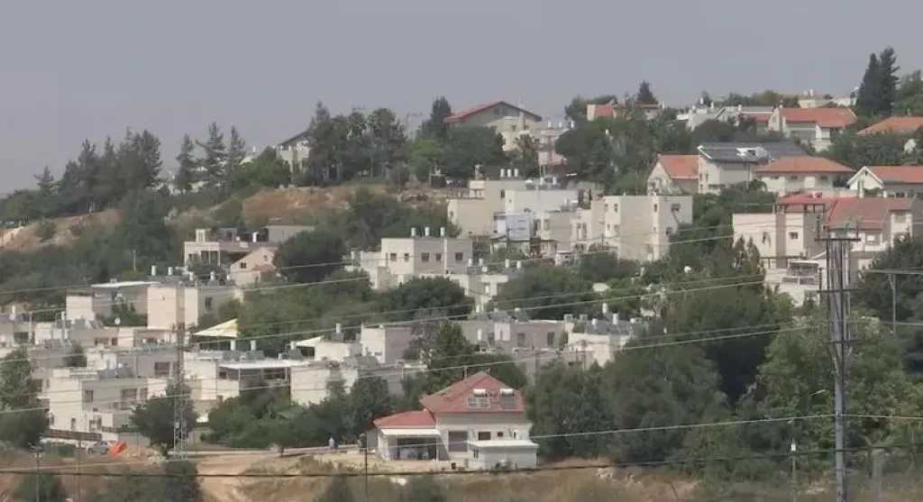 الحكومة الفلسطينية تدعو لوقف إقامة 17 مستوطنة جديدة بالضفة الغربية