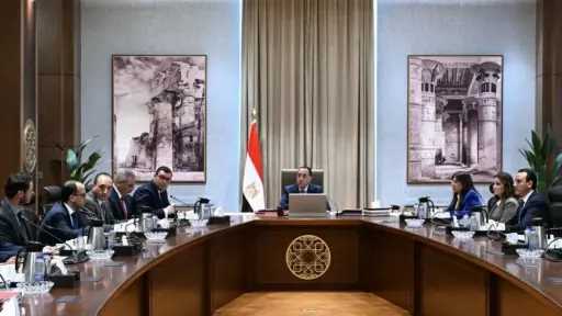 رئيس الوزراء يستعرض المخطط الاستراتيجي لتطوير المناطق المحيطة... رئيس الوزراء يستعرض المخطط الاستراتيجي لتطوير المناطق المحيطة بالأهرامات والمتحف المصري الكبير