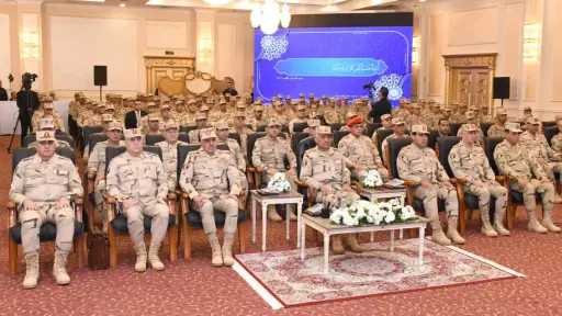 وزير الدفاع يلتقي مقاتلي قوات حرس الحدود ويكرم عددا من المتميزين