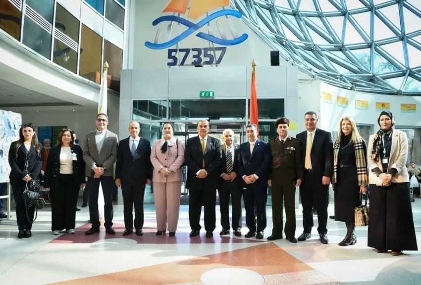 في اليوم العالمى لحقوق الإنسان ... وزير الخارجية يزور مستشفى 57357