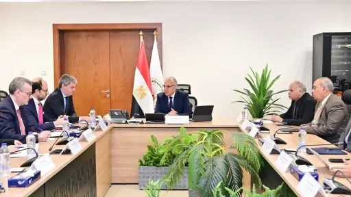 وزير الري يلتقي ممثلي بنك الاستثمار الأوروبي