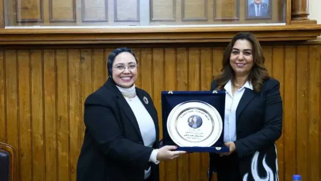 منال عوض: التعاون مع كلية التجارة جامعة القاهرة لتطوير فكر العاملين بالمحليات