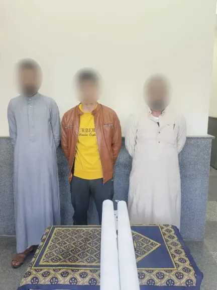 ضبط 3 أشخاص حاولوا تثبيت لافتة دعاية انتخابية بمحيط لجنة في حوش عيسى