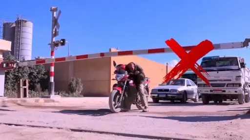 «النقل» تناشد المواطنين المشاركة في التوعية من مخاطر... «النقل» تناشد المواطنين المشاركة في التوعية من مخاطر السلوكيات السلبية في التعامل مع السكك الحديد