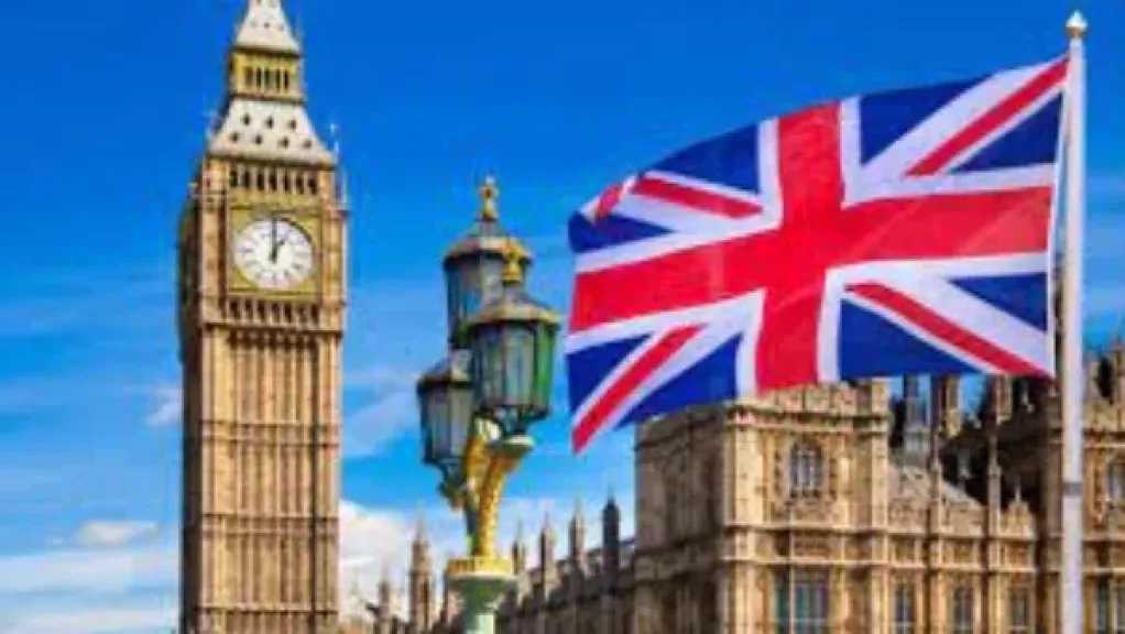 تصاعد العنف المدرسي في بريطانيا مع إضرابات المعلمين ومجموعات الطلاب المقلقة