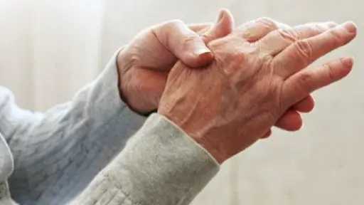 الروماتيزم في الشتاء.. لماذا تزداد الآلام؟ وما أفضل... الروماتيزم في الشتاء.. لماذا تزداد الآلام؟ وما أفضل طرق الوقاية؟