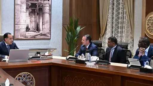 رئيس الوزراء يلتقي رئيس قسم الأصول الأساسية والبلدان... رئيس الوزراء يلتقي رئيس قسم الأصول الأساسية والبلدان الناشئة في شركة «شيفرون»