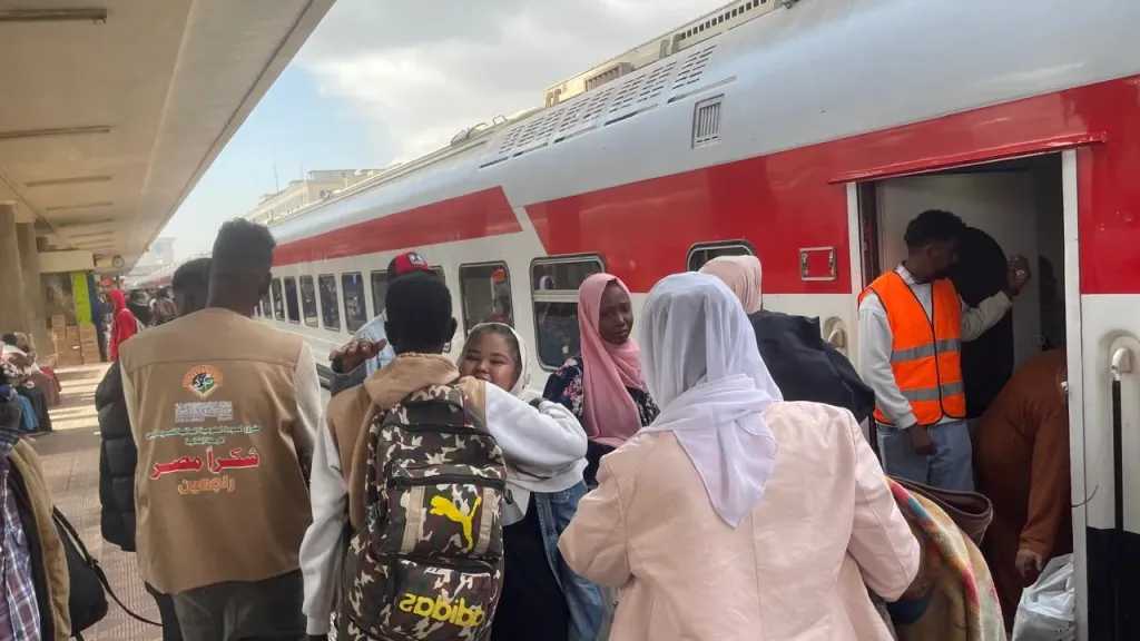 سكك حديد مصر تسير الرحلة 37 لقطارات العودة الطوعية للأشقاء السودانيين