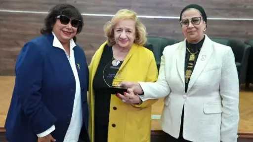 القومي للمرأة يكرم الكاتبة الكبيرة سناء البيسي تقديرًا... القومي للمرأة يكرم الكاتبة الكبيرة سناء البيسي تقديرًا لدورها في تغيير وعي المجتمع