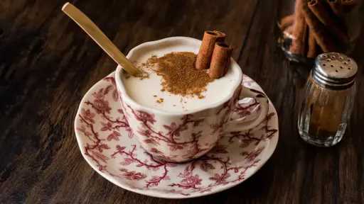 طريقة عمل مشروب السحلب بالمستكة طريقة عمل مشروب السحلب بالمستكة