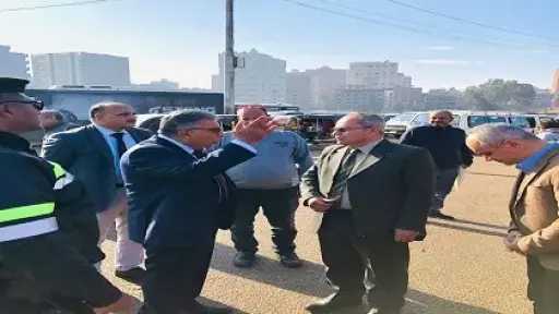 محافظ الدقهلية يجري جولة صباحية مفاجئة بموقف سيارات... محافظ الدقهلية يجري جولة صباحية مفاجئة بموقف سيارات جديلة بالمنصورة