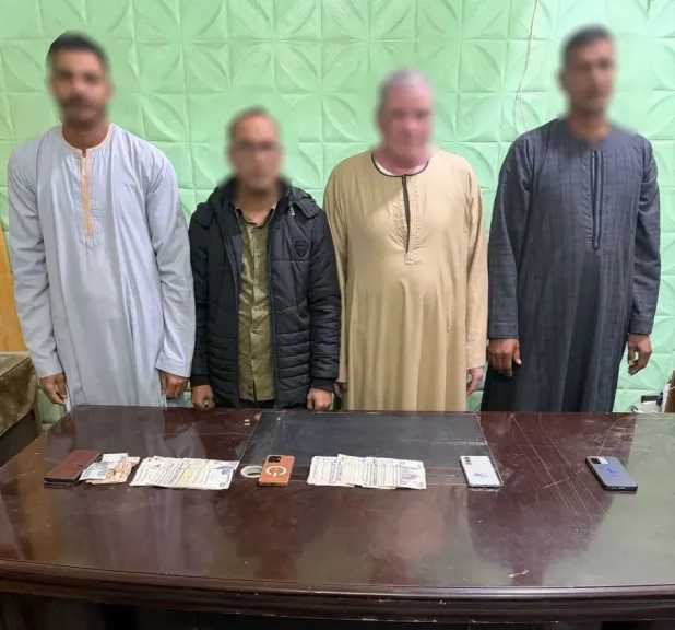 ضبط7أشخاص بحوزتهم بطاقات ومبالغ مالية للتأثير على الناخبين في الأقصر والمنيا