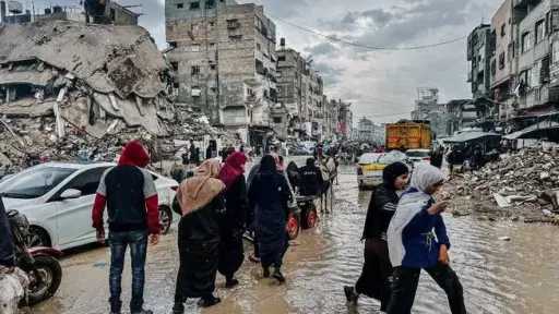 غزة تغرق تحت الأمطار.. الأونروا والدفاع المدني يطلقان... غزة تغرق تحت الأمطار.. الأونروا والدفاع المدني يطلقان نداءات عاجلة: القطاع سيشهد آثارا كارثية اليوم