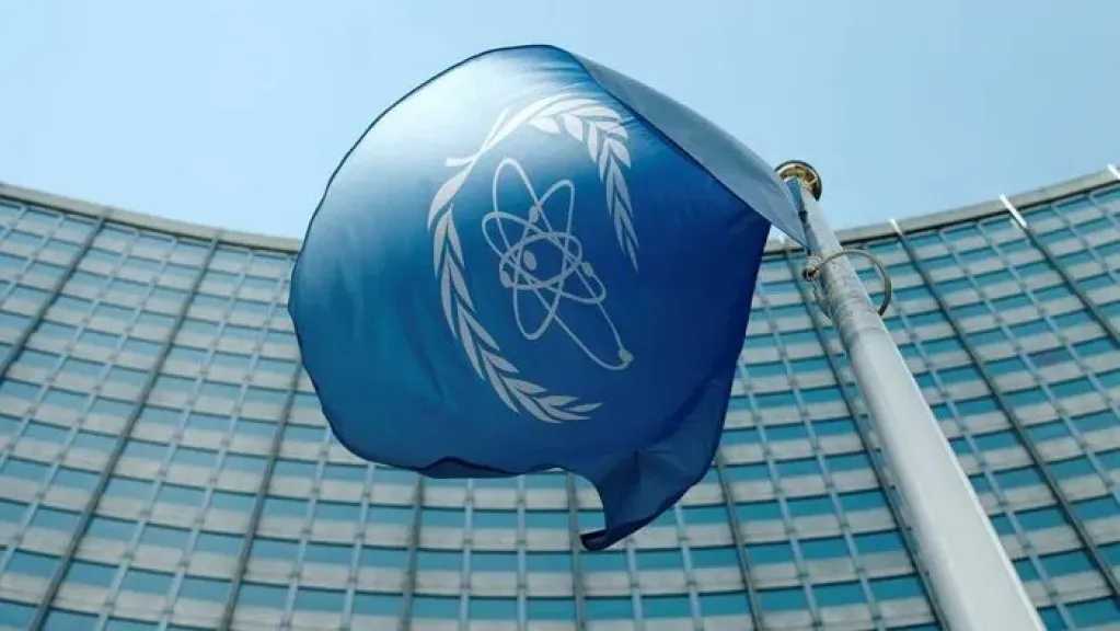 وكالة الطاقة الدولية تخفض توقعاتها بشأن فائض سوق النفط العالمي لعام 2026