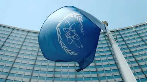 وكالة الطاقة الدولية تخفض توقعاتها بشأن فائض سوق النفط العالمي لعام 2026