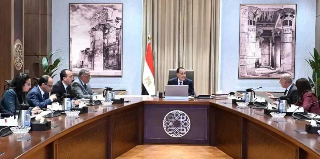 رئيس الوزراء يناقش فرصا استثمارية بمنطقة المثلث الذهبي مع القطاع الخاص