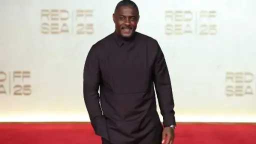 تكريم إدريس ألبا في حفل جوائز مهرجان... تكريم إدريس ألبا في حفل جوائز مهرجان البحر الأحمر السينمائي الدولي