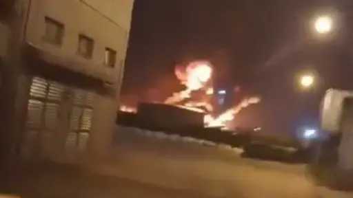 انفجار سيارة محملة بالذخيرة على الطريق الدولي حلب... انفجار سيارة محملة بالذخيرة على الطريق الدولي حلب - دمشق قرب بلدة خان السبل في إدلب