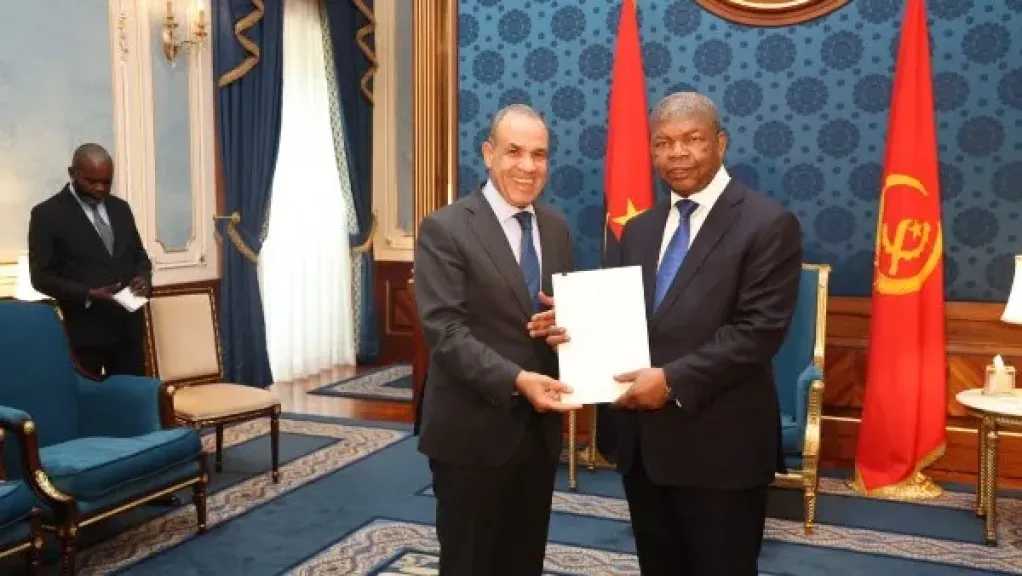 وزير الخارجية يسلم رسالة خطية من الرئيس السيسي لنظيره الأنجولي